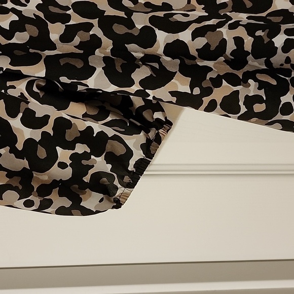 LOFT Cheetah Print Short Puff Sleeve Blouse, Black, Gray, Tan, Brown, size small - Picture 3 of 6